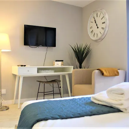 Oporto Wine Cellars Flat With Terrace *