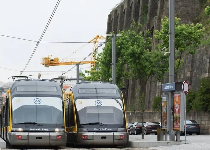 Апартаменты Oporto Wine Cellars Flat With Terrace Вила-Нова-ди-Гая