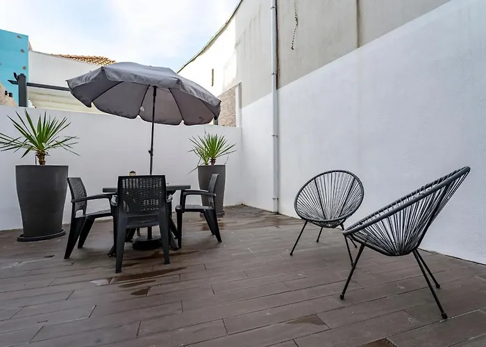 Oporto Wine Cellars Flat With Terrace *